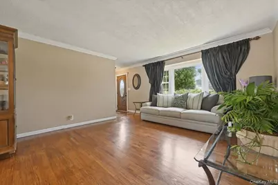 1022 White Birch Lane, Wantagh, NY 11793 - Photo 4