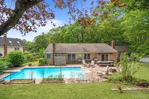 9 Dillmont Dr, Smithtown, NY 11787 - Photo 36