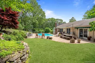 9 Dillmont Dr, Smithtown, NY 11787 - Photo 34