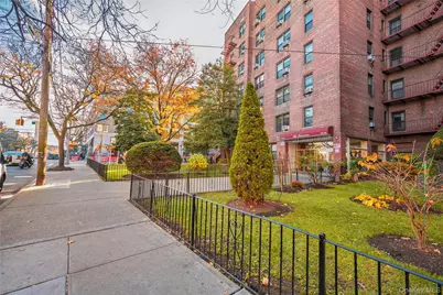 33-44 Junction Boulevard #2V, Jackson Heights, NY 11372 - Photo 2