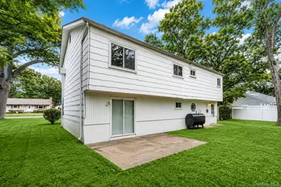 32 Vautrin Avenue, Holtsville, NY 11742 - Photo 16