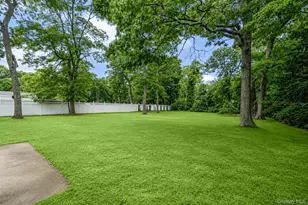 32 Vautrin Ave, Holtsville, NY 11742 - Photo 18