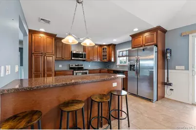 16 Taft Avenue, Bethpage, NY 11714 - Photo 10