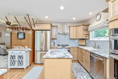 276 Parkway Drive, Calverton, NY 11933 - Photo 14
