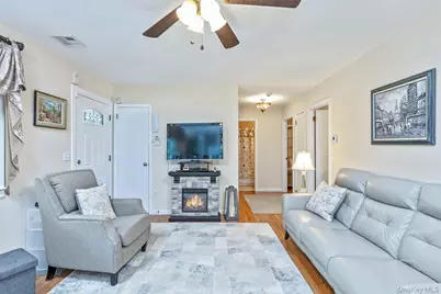 276 Parkway Drive, Calverton, NY 11933 - Photo 16