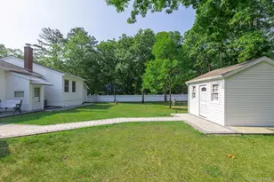 276 Parkway Dr, Calverton, NY 11933 - Photo 36