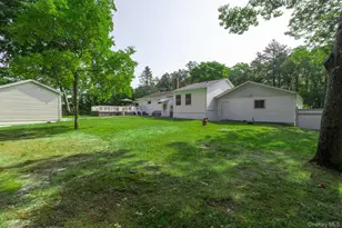 276 Parkway Dr, Calverton, NY 11933 - Photo 40