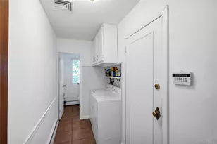 34 Aberdeen Rd, Smithtown, NY 11787 - Photo 8
