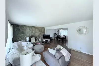 7 Richmond Road, Poughkeepsie, NY 12603 - Photo 2
