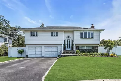 15 Lois Lane, Plainview, NY 11804 - Photo 1