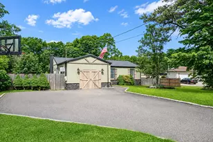 1010 Sipp Ave, Medford, NY 11763 - Photo 2
