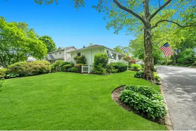 1 Pioneer Boulevard, Huntington Station, NY 11746 - Photo 4