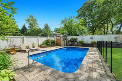 1 Pioneer Boulevard, Huntington Station, NY 11746 - Photo 10