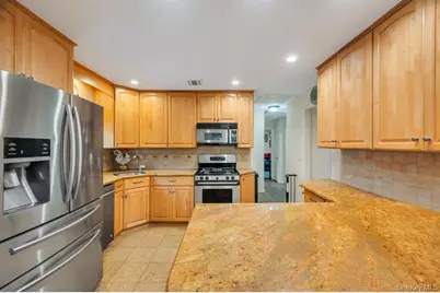 1 Pioneer Boulevard, Huntington Station, NY 11746 - Photo 20