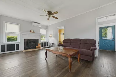 11 Moeller Street, Hicksville, NY 11801 - Photo 4