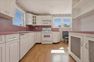 11 Moeller St, Hicksville, NY 11801 - Photo 14