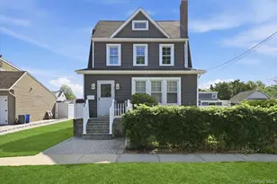 11 Moeller St, Hicksville, NY 11801 - Photo 2