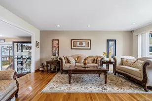 45 Mildred Ct, Plainview, NY 11803 - Photo 4