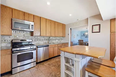 316 Philadelphia Avenue, Massapequa Park, NY 11762 - Photo 6