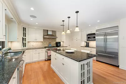 6 Magnetti Circle, Mamaroneck, NY 10543 - Photo 4