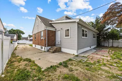 27 Circle Drive, Hempstead, NY 11550 - Photo 4