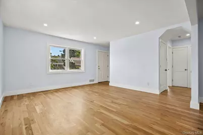 27 Circle Drive, Hempstead, NY 11550 - Photo 10