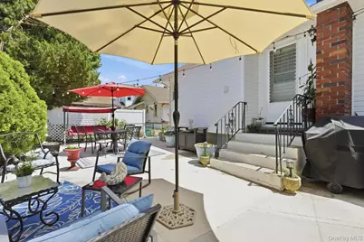 153 Davison Avenue, Lynbrook, NY 11563 - Photo 8