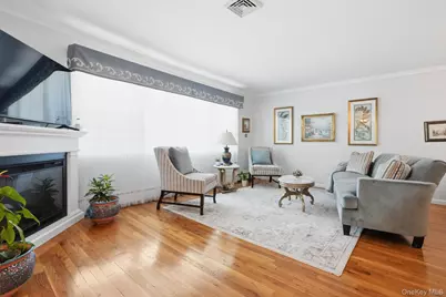 153 Davison Avenue, Lynbrook, NY 11563 - Photo 14