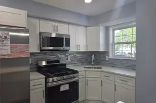 9 Trim St, Bay Shore, NY 11706 - Photo 2