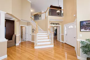 27 Toni Ct, Center Moriches, NY 11934 - Photo 4