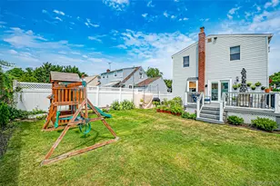 3038 Lowell Ave, Wantagh, NY 11793 - Photo 20