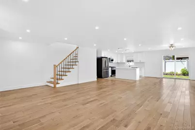 37 Corchaug Avenue #B, Port Washington, NY 11050 - Photo 4