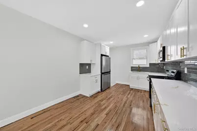 15 Grand Place, Huntington Station, NY 11746 - Photo 4