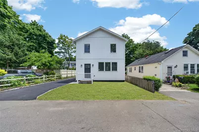15 Grand Place, Huntington Station, NY 11746 - Photo 2