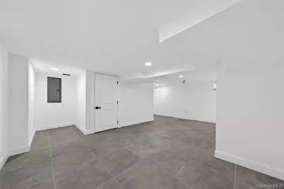15 Grand Place, Huntington Station, NY 11746 - Photo 18