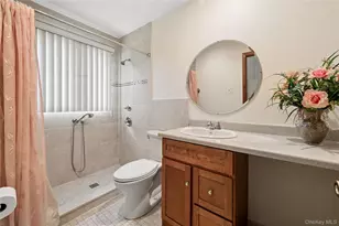 7 Blanche St, Plainview, NY 11803 - Photo 12