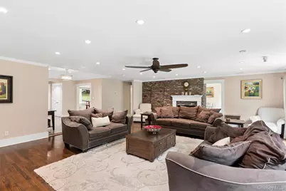 35 Woodvale Drive, Syosset, NY 11791 - Photo 6