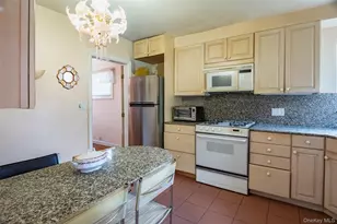 141-27 Coolidge Ave, Briarwood, NY 11435 - Photo 12