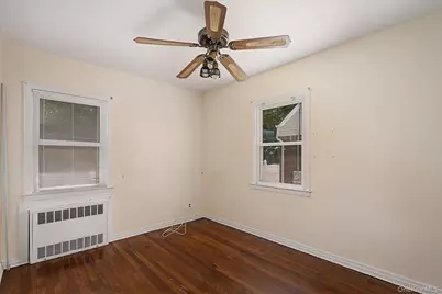32 Croyden, New Hyde Park, NY 11040 - Photo 16