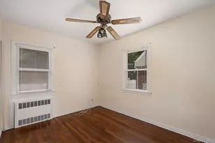 32 Croyden, New Hyde Park, NY 11040 - Photo 16