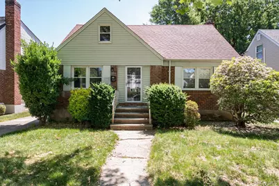 32 Croyden, New Hyde Park, NY 11040 - Photo 2
