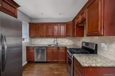 32 Croyden, New Hyde Park, NY 11040 - Photo 10