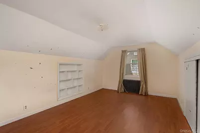 32 Croyden, New Hyde Park, NY 11040 - Photo 22