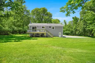17 Regent Dr, Hopewell Junction, NY 12533 - Photo 18
