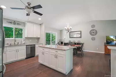 17 Regent Drive, Hopewell Junction, NY 12533 - Photo 2