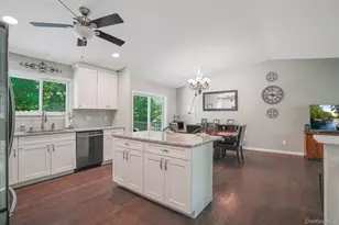 17 Regent Dr, Hopewell Junction, NY 12533 - Photo 2