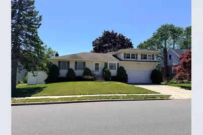 381 N Monroe Avenue, Lindenhurst, NY 11757 - Photo 2