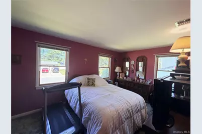 381 N Monroe Avenue, Lindenhurst, NY 11757 - Photo 18