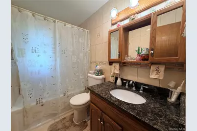 381 N Monroe Avenue, Lindenhurst, NY 11757 - Photo 26