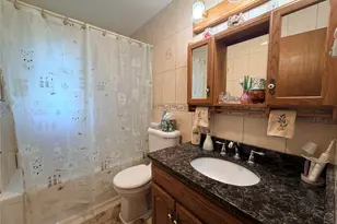 381 N Monroe Ave, Lindenhurst, NY 11757 - Photo 26